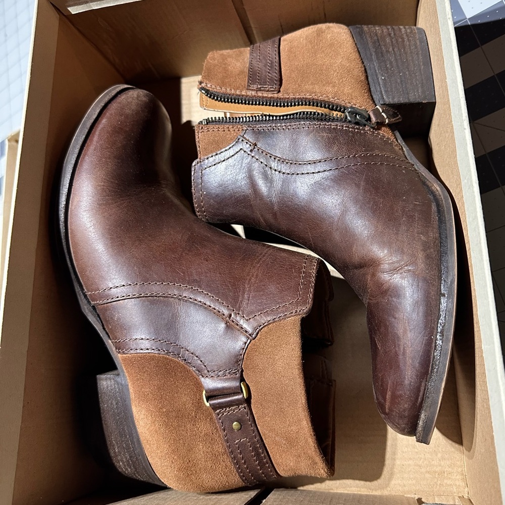 Clark “Maypearl Lilac” boots